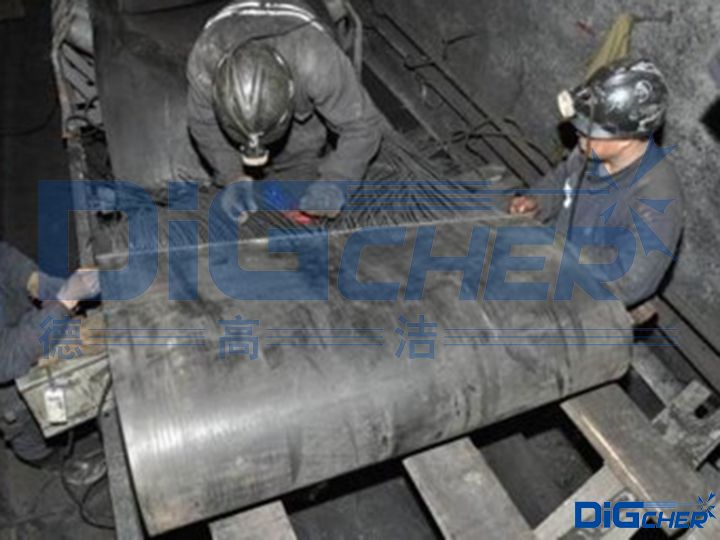 人工修復(fù)輸送皮帶