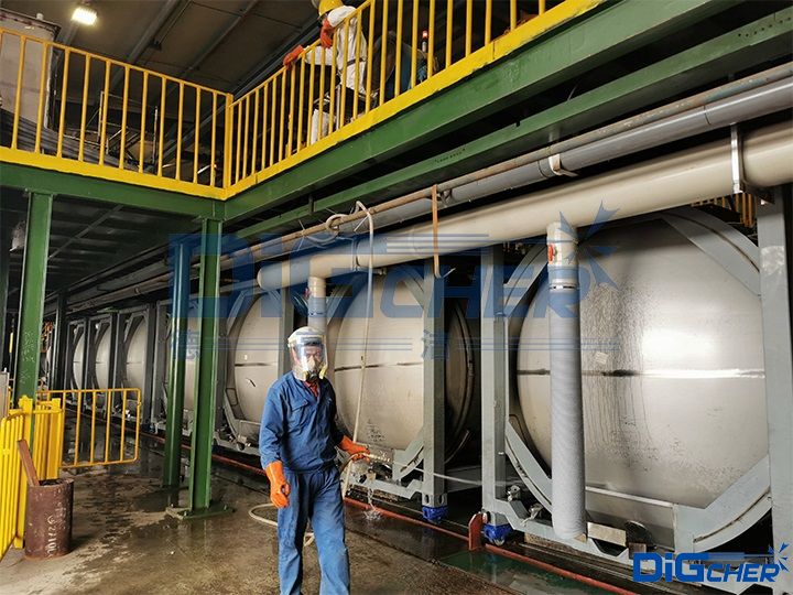 待洗的罐式集裝箱